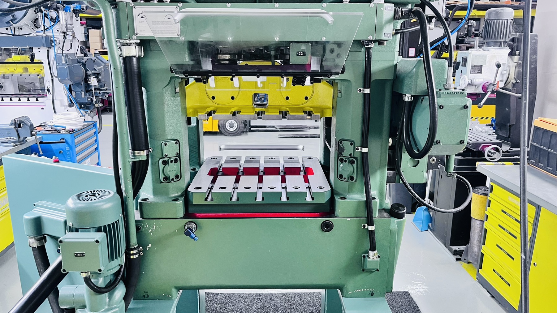 BRUDERER DECKEL MAHO FP4 60T  1988